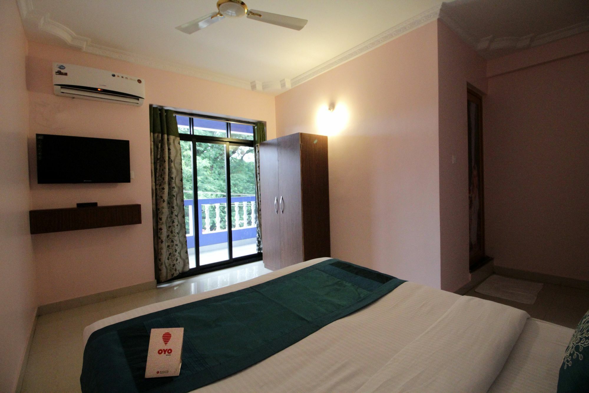 Oyo 3385 Hotel Baga Bay Extérieur photo